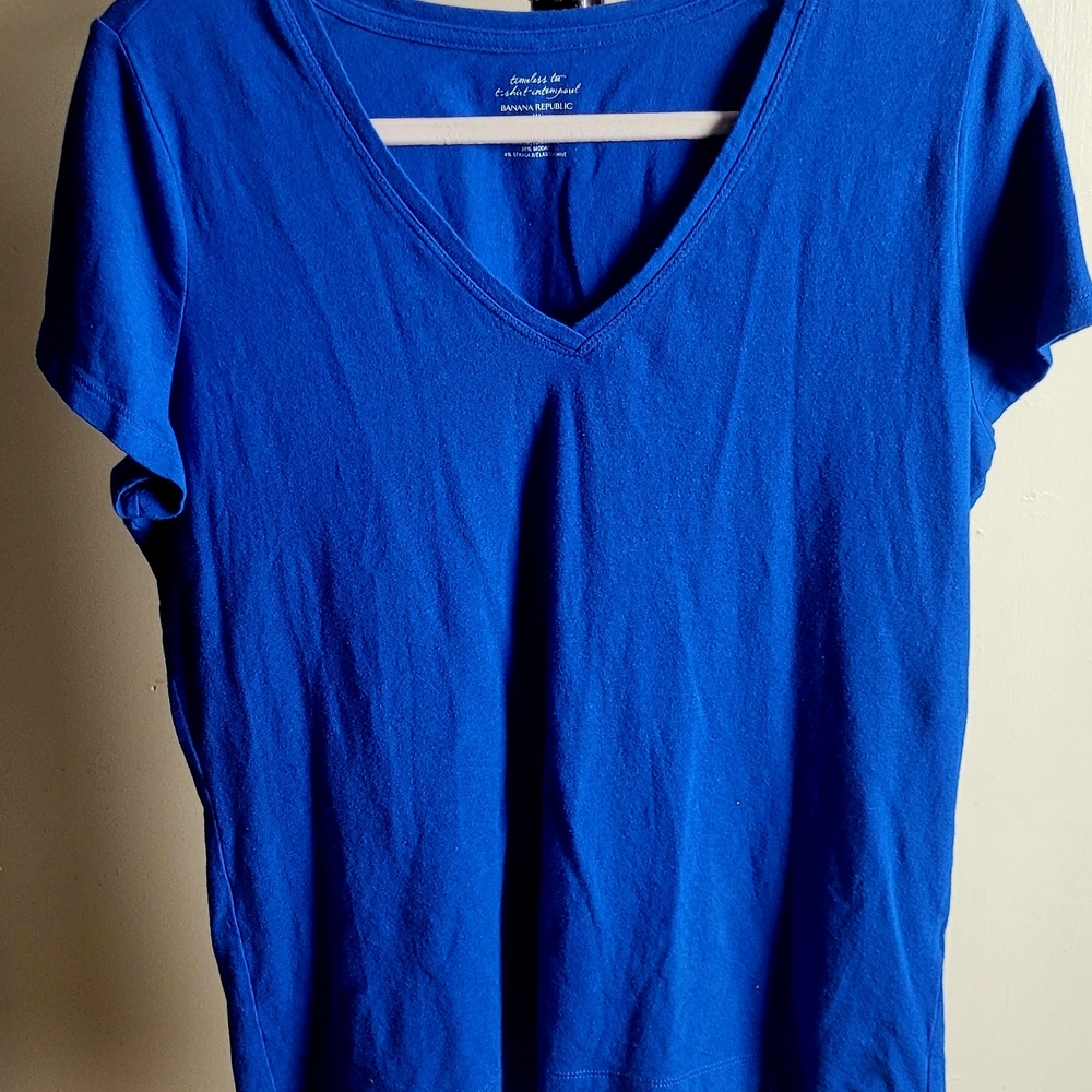 Banana Republic Timeless Short-Sleeve V-Neck Tee in Royal Blue
